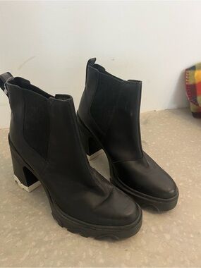 Sorel Black Platform Chelsea Ankle Boots